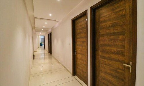 Fabhotel Prime Parisar