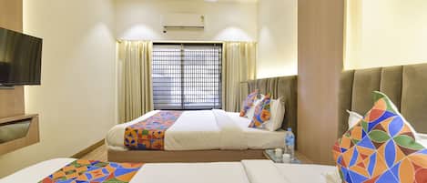 Egyptian cotton sheets, premium bedding, in-room safe, free WiFi
