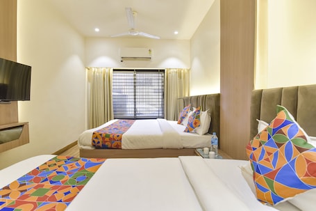 Egyptian cotton sheets, premium bedding, in-room safe, free WiFi