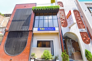 Front of property - Fabhotel Kesar (Indore)