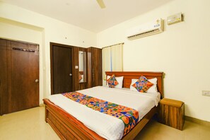 Deluxe Room | Egyptian cotton sheets, premium bedding, in-room safe, free WiFi - Fabhotel Rs (Hyderabad)