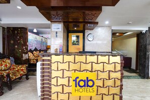 Reception - Fabhotel Lailas County (Puducherry)