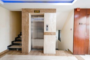 Elevator - Fabhotel Lailas County (Puducherry)