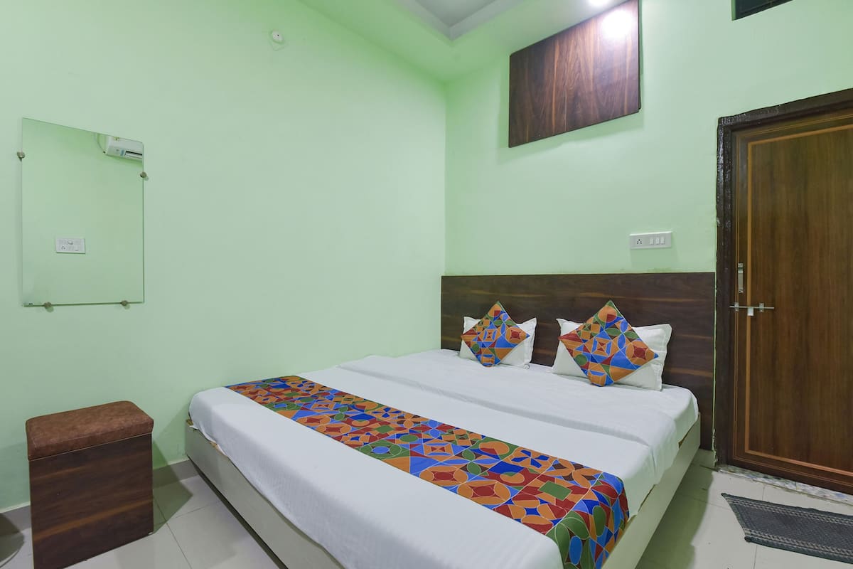 Egyptian cotton sheets, premium bedding, in-room safe, free WiFi