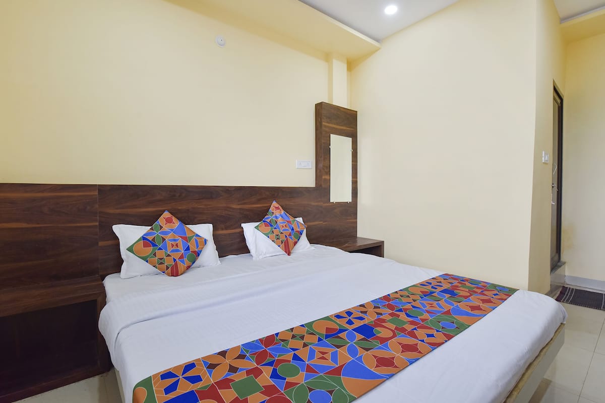 Egyptian cotton sheets, premium bedding, in-room safe, free WiFi