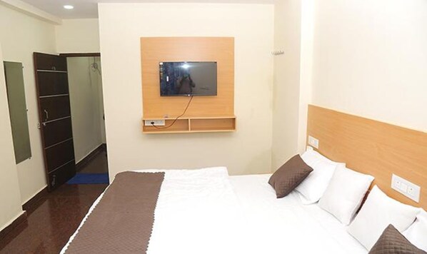 Egyptian cotton sheets, premium bedding, in-room safe, free WiFi