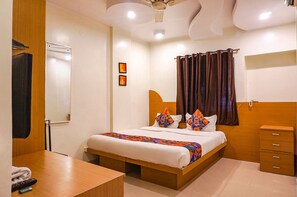 Egyptian cotton sheets, premium bedding, in-room safe, free WiFi