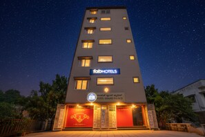 Exterior - FabHotel A White Pearl Suites - Near Bangalore Airport (Bengaluru)