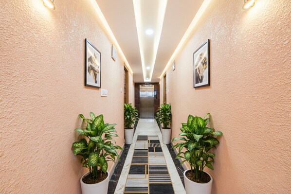 Lobby - FabHotel A White Pearl Suites - Near Bangalore Airport (Bengaluru)