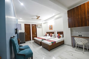 Family Room | Egyptian cotton sheets, premium bedding, in-room safe, soundproofing
