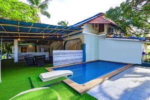 Pool - FabHotel Grand Royal By Casa Dos Reis, 400M From Candolim Beach (Candolim)