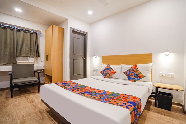 Egyptian cotton sheets, premium bedding, in-room safe, free WiFi - Fabhotel Woodland (Nagpur)