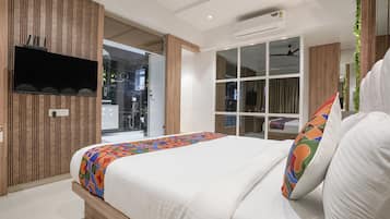 Egyptian cotton sheets, premium bedding, in-room safe, soundproofing