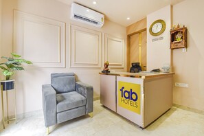 Reception - Fabhotel Blooming Beds Pearl (Jaipur)