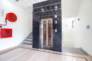 Elevator - Fabhotel The Vrindavan Inn (Mathura)