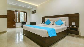 Deluxe Room | Egyptian cotton sheets, premium bedding, in-room safe, free WiFi