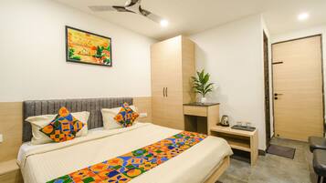 Deluxe Room | Egyptian cotton sheets, premium bedding, in-room safe, WiFi