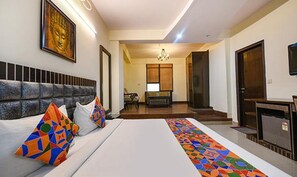 Egyptian cotton sheets, premium bedding, in-room safe, bed sheets - Fabhotel Swiss International (New Delhi)