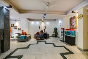 Lobby sitting area - Fabhotel Swiss International (New Delhi)