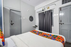 Egyptian cotton sheets, premium bedding, in-room safe, free WiFi