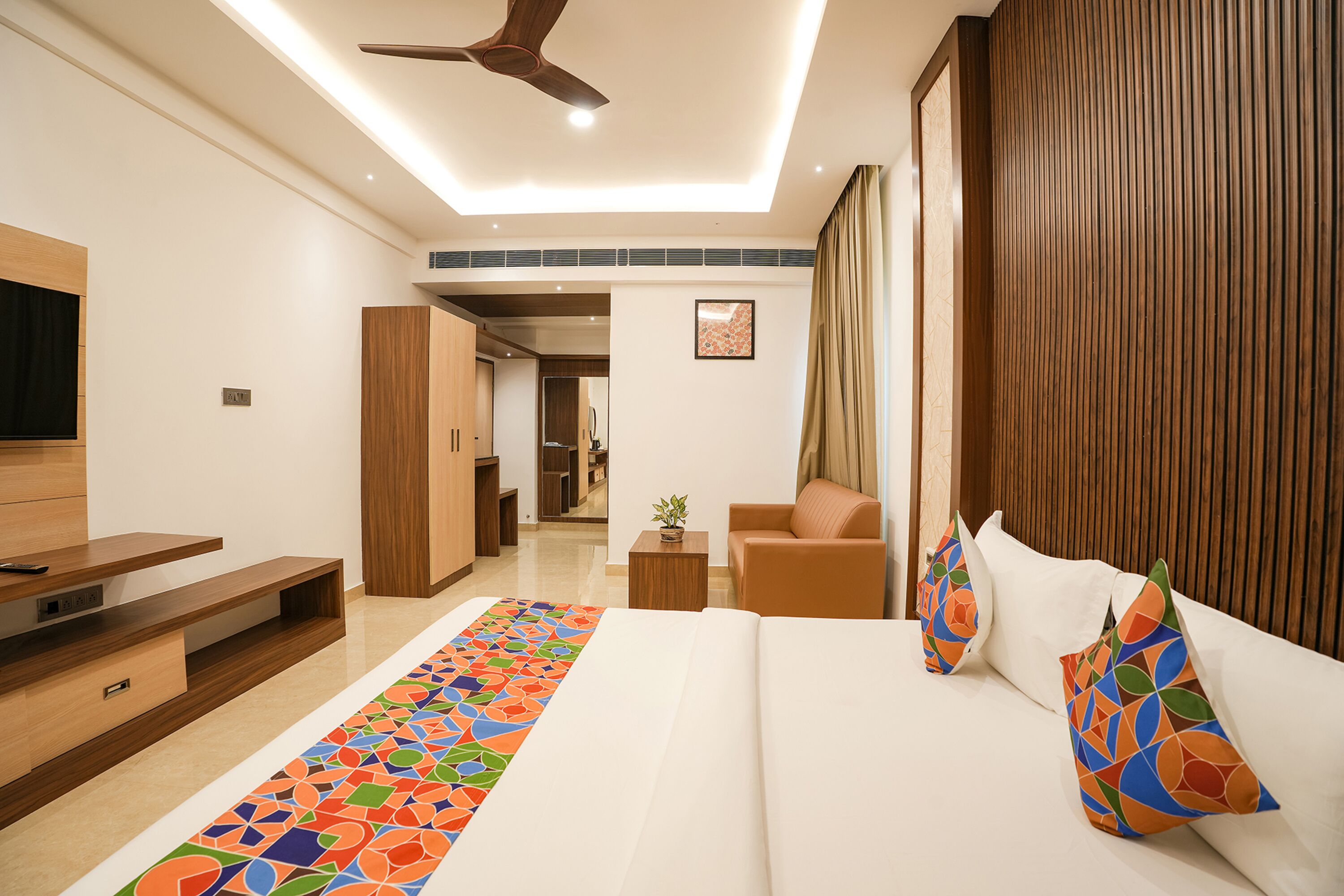 Egyptian cotton sheets, premium bedding, in-room safe, free WiFi