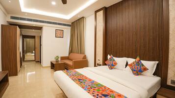 Egyptian cotton sheets, premium bedding, in-room safe, free WiFi