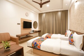 Egyptian cotton sheets, premium bedding, in-room safe, free WiFi - FabHotel 7 Hills (Bengaluru)