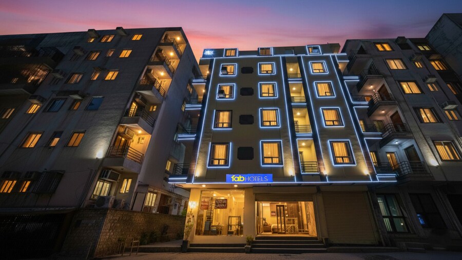 Fabhotel Moon Light