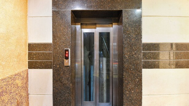 An elevator with a metallic interior and a digital display showing the number 4. - Fabhotel Raj Matrya Inn (Patna)