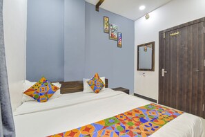 Family Room | Egyptian cotton sheets, premium bedding, in-room safe, free WiFi - Fabexpress Anandam Palace Guest House (Ujjain)