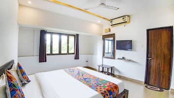 Egyptian cotton sheets, premium bedding, in-room safe, blackout curtains