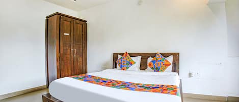 Egyptian cotton sheets, premium bedding, in-room safe, blackout curtains