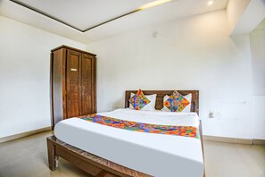 Egyptian cotton sheets, premium bedding, in-room safe, blackout drapes