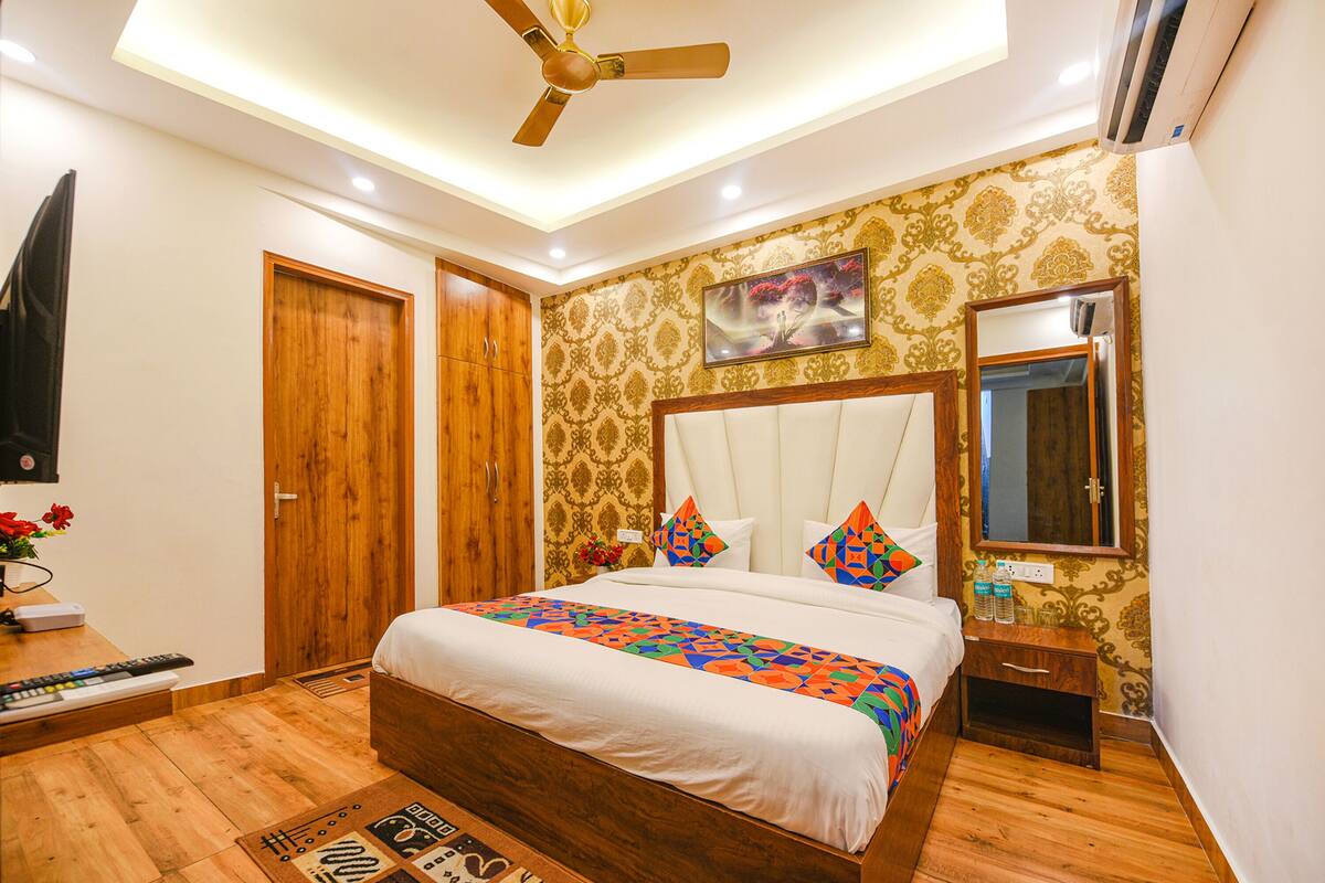 Deluxe Room | Egyptian cotton sheets, premium bedding, in-room safe, blackout drapes