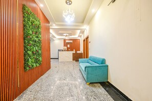 Lobby - Fabhotel Shree Jii Luxury (New Delhi)