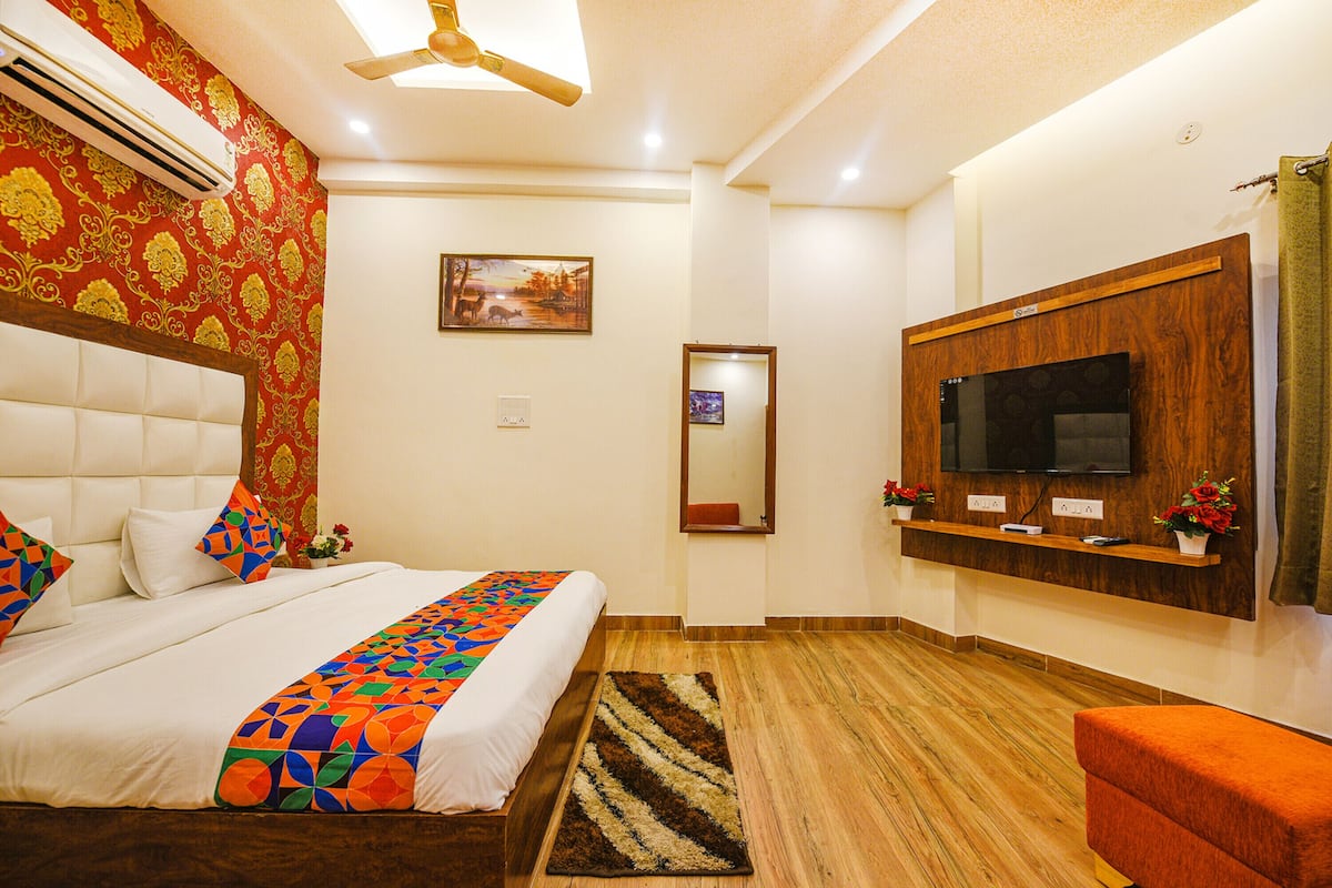 Premium Room | Egyptian cotton sheets, premium bedding, in-room safe, blackout drapes