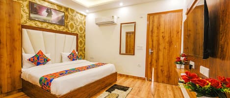 Egyptian cotton sheets, premium bedding, in-room safe, blackout curtains