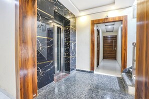 Elevator - Fabhotel Imperail House (Prayagraj)