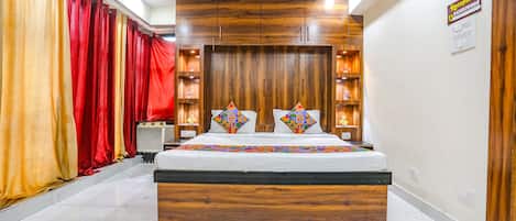 Premium Room | Egyptian cotton sheets, premium bedding, in-room safe, blackout drapes