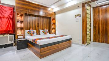 Egyptian cotton sheets, premium bedding, in-room safe, blackout curtains