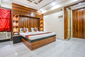 Premium Room | Egyptian cotton sheets, premium bedding, in-room safe, blackout drapes - Fabhotel Imperail House (Prayagraj)
