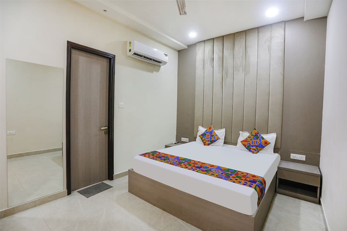 Premium Room | Egyptian cotton sheets, premium bedding, in-room safe, blackout curtains