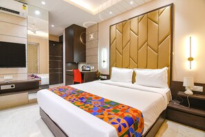 Egyptian cotton sheets, premium bedding, in-room safe, bed sheets - Fabhotel Samotel (Barasat)
