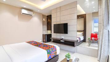 Egyptian cotton sheets, premium bedding, in-room safe, bed sheets