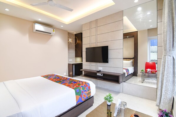 Egyptian cotton sheets, premium bedding, in-room safe, bed sheets - Fabhotel Samotel (Barasat)