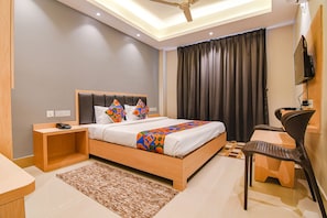 Egyptian cotton sheets, premium bedding, in-room safe - Fabhotel Jp (Howrah)