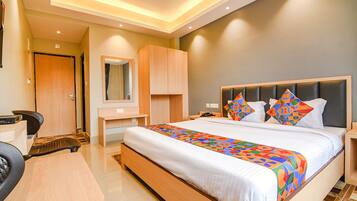 Premium Room | Egyptian cotton sheets, premium bedding, in-room safe