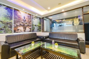 Coin salon dans le hall