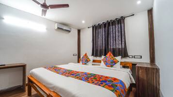 Standard Room | Egyptian cotton sheets, premium bedding, in-room safe, blackout curtains