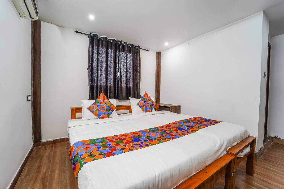 Egyptian cotton sheets, premium bedding, in-room safe, blackout curtains